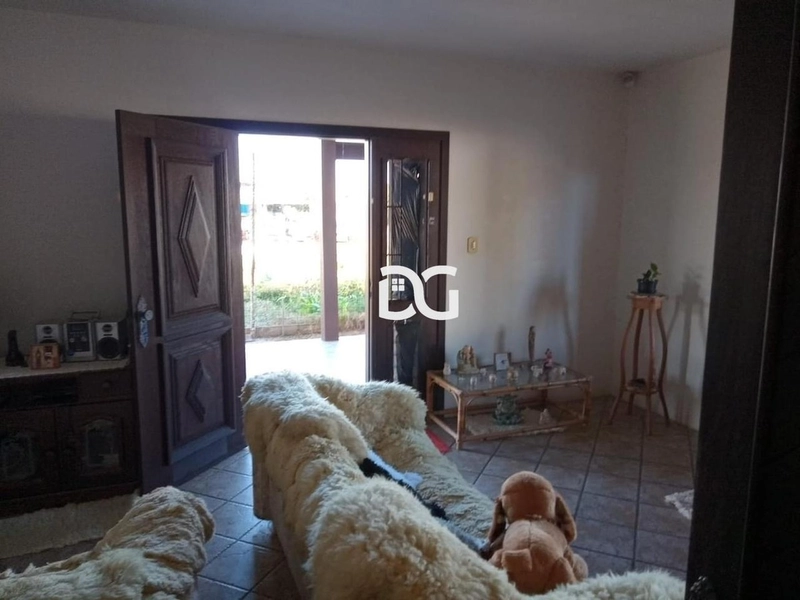 Casa com 2 dorm. e abrigo para 3 carros: 8ª foto da galeria de imagens do imóvel