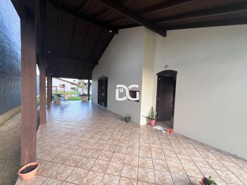 Casa com 2 dorm. e abrigo para 3 carros: 4ª foto da galeria de imagens do imóvel