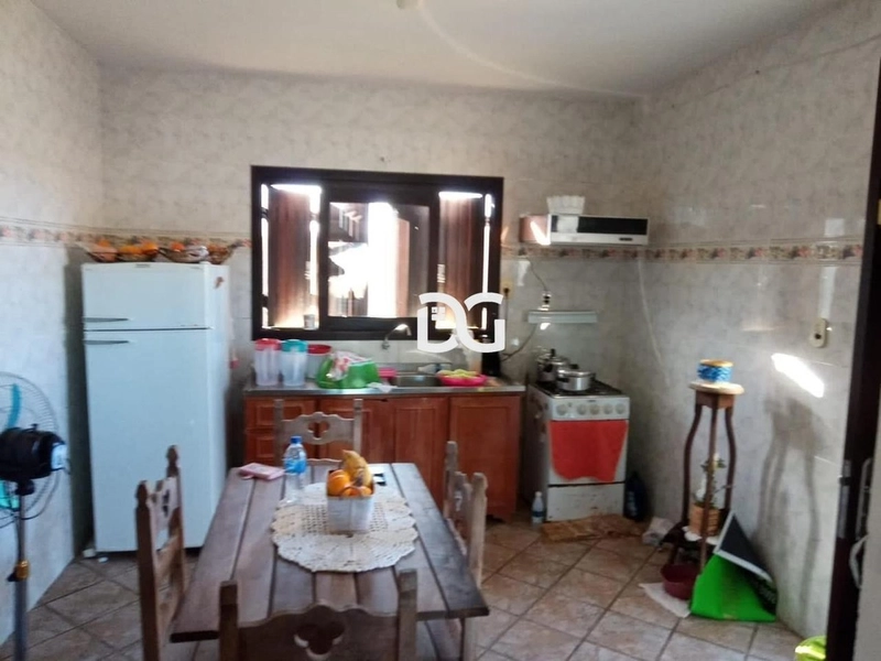 Casa com 2 dorm. e abrigo para 3 carros: 5ª foto da galeria de imagens do imóvel