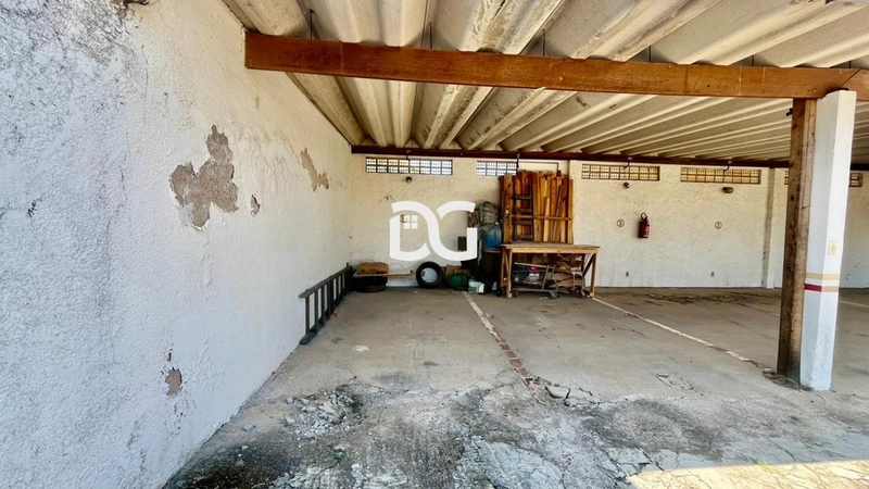 Vaga de garagem disponível, localizada na Av. da Igreja: 1ª foto da galeria de imagens do imóvel
