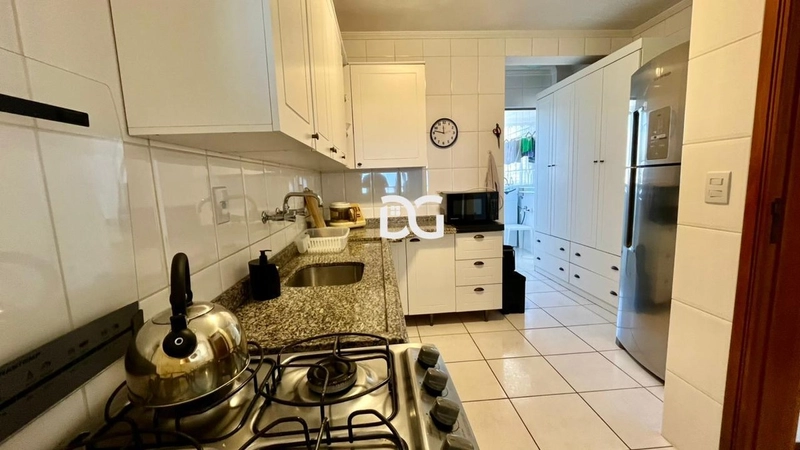 Apartamento com sacada com vista para o mar: 12ª foto da galeria de imagens do imóvel