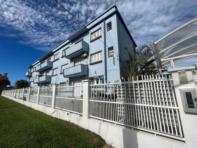 Apartamento com 1 dormitório com sacada