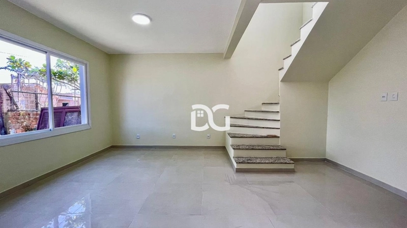 Sobrado espaçoso e bem distribuído, composto por 04 dormitórios: 5ª foto da galeria de imagens do imóvel