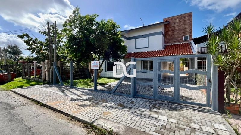 Sobrado espaçoso e bem distribuído, composto por 04 dormitórios: 2ª foto da galeria de imagens do imóvel