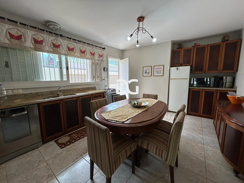 Casa espaçosa e bem distribuída, composta por 3 dormitórios: 13ª foto da galeria de imagens do imóvel