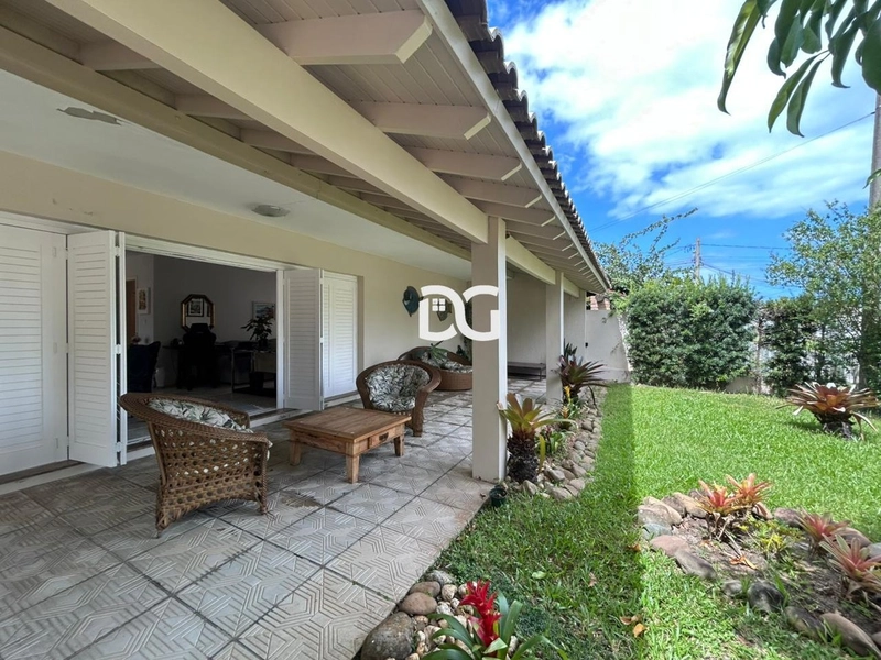 Casa espaçosa e bem distribuída, composta por 3 dormitórios: 1ª foto da galeria de imagens do imóvel