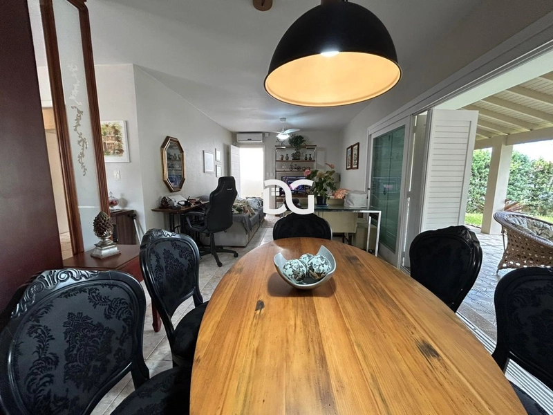 Casa espaçosa e bem distribuída, composta por 3 dormitórios: 9ª foto da galeria de imagens do imóvel