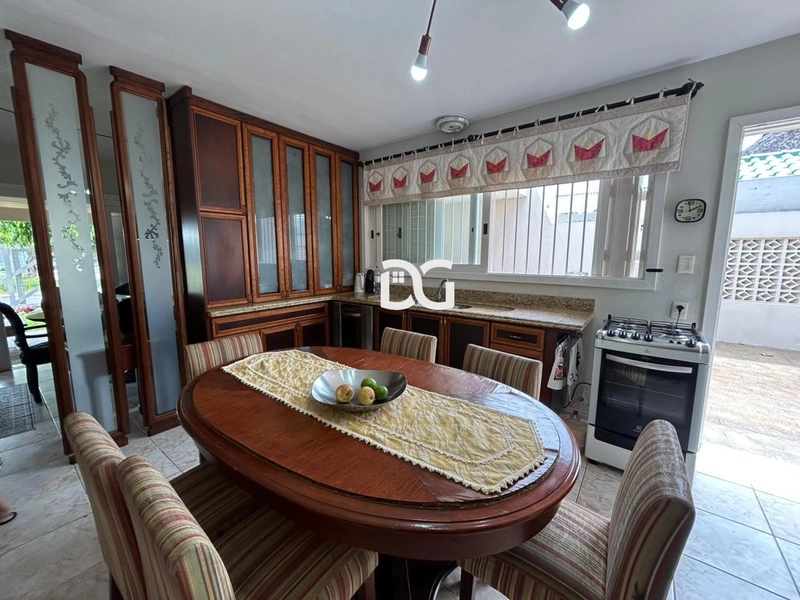 Casa espaçosa e bem distribuída, composta por 3 dormitórios: 11ª foto da galeria de imagens do imóvel