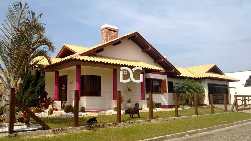 Casa espaçosa ideal para quem busca conforto e praticidade: 2ª foto da galeria de imagens do imóvel