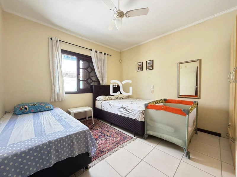 Ampla residência com living em dois ambientes, com 5 dorm.: 24ª foto da galeria de imagens do imóvel