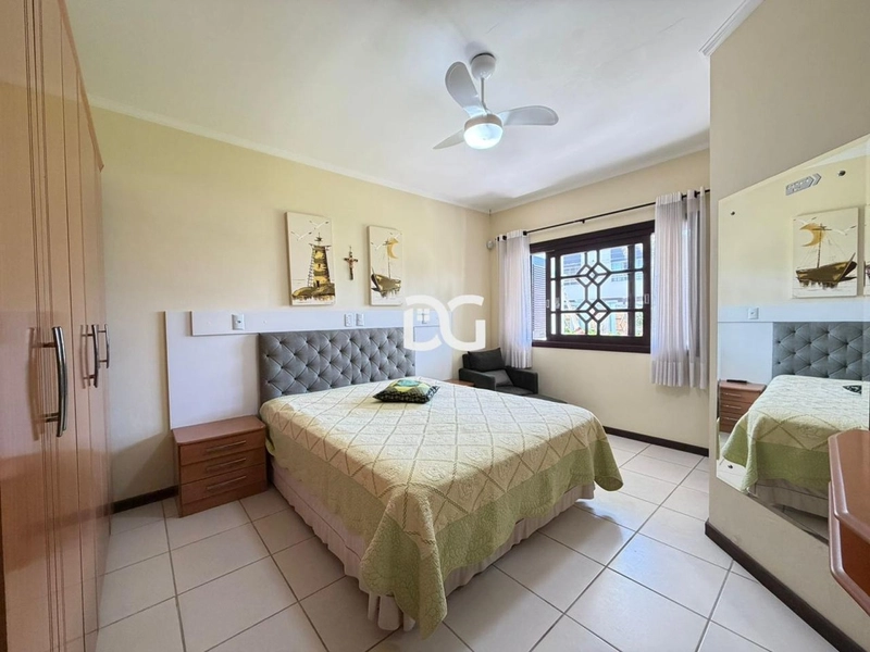 Ampla residência com living em dois ambientes, com 5 dorm.: 21ª foto da galeria de imagens do imóvel