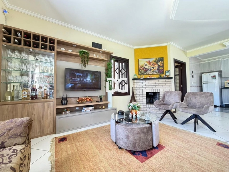 Ampla residência com living em dois ambientes, com 5 dorm.: 8ª foto da galeria de imagens do imóvel