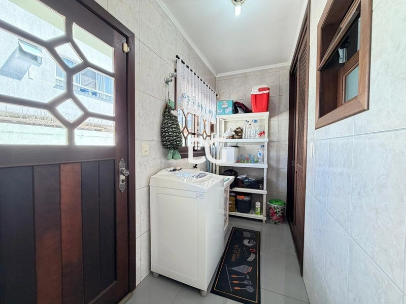 Ampla residência com living em dois ambientes, com 5 dorm.: 19ª foto da galeria de imagens do imóvel