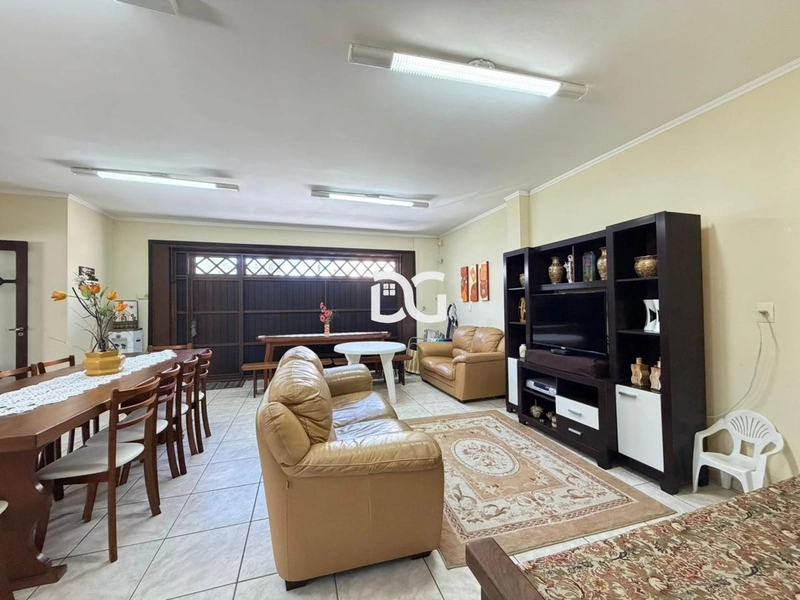 Ampla residência com living em dois ambientes, com 5 dorm.: 17ª foto da galeria de imagens do imóvel