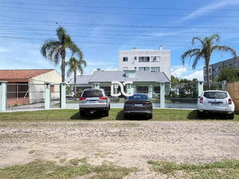 Ampla residência com living em dois ambientes, com 5 dorm.: 4ª foto da galeria de imagens do imóvel