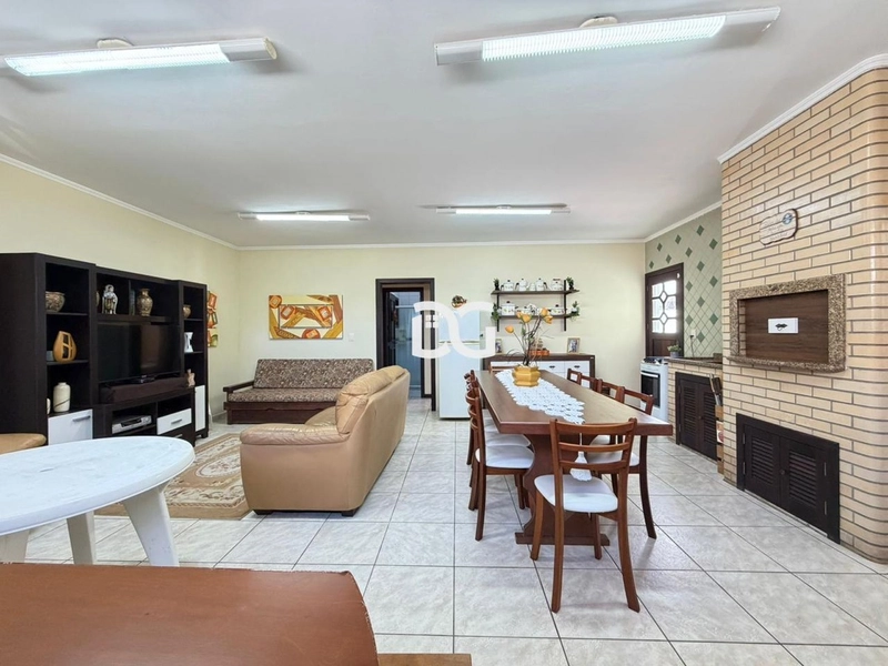 Ampla residência com living em dois ambientes, com 5 dorm.: 18ª foto da galeria de imagens do imóvel