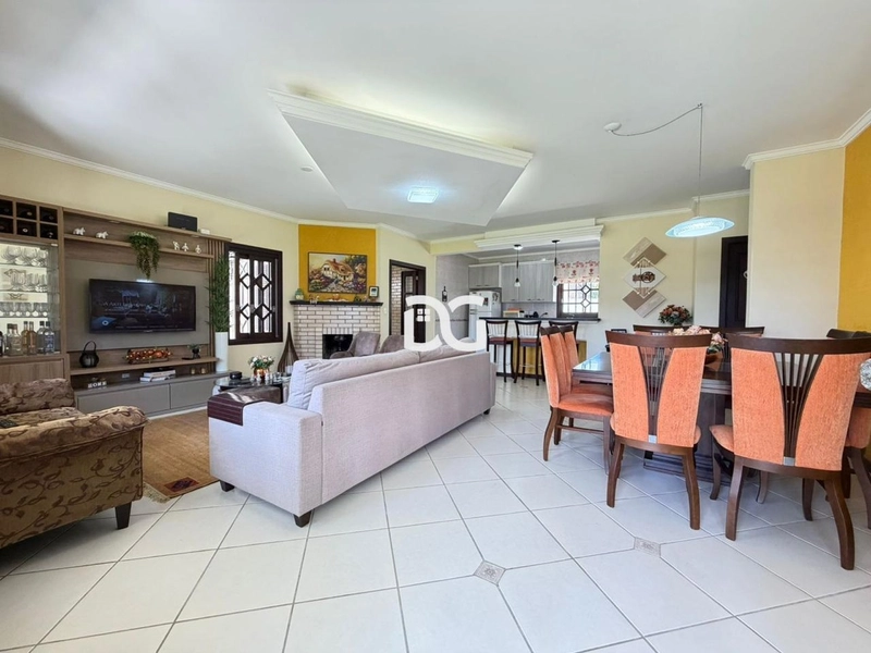 Ampla residência com living em dois ambientes, com 5 dorm.: 9ª foto da galeria de imagens do imóvel