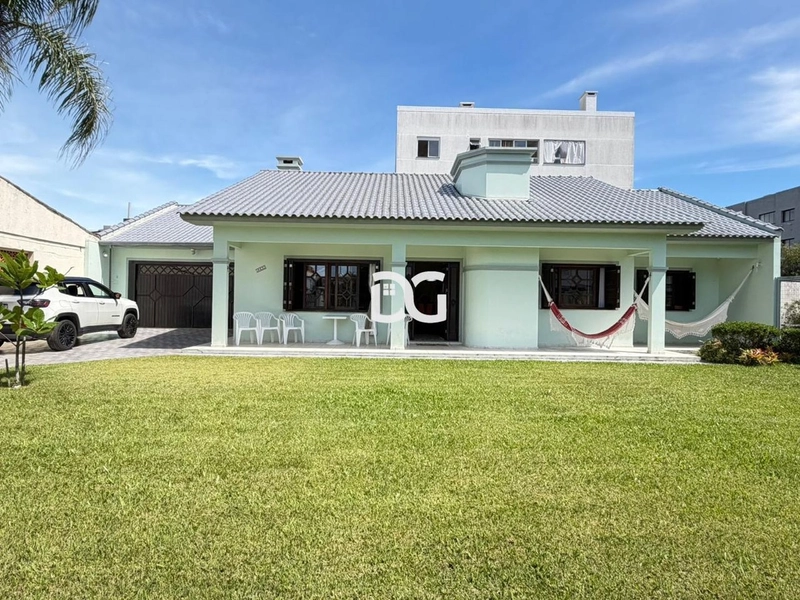 Ampla residência com living em dois ambientes, com 5 dorm.: 1ª foto da galeria de imagens do imóvel