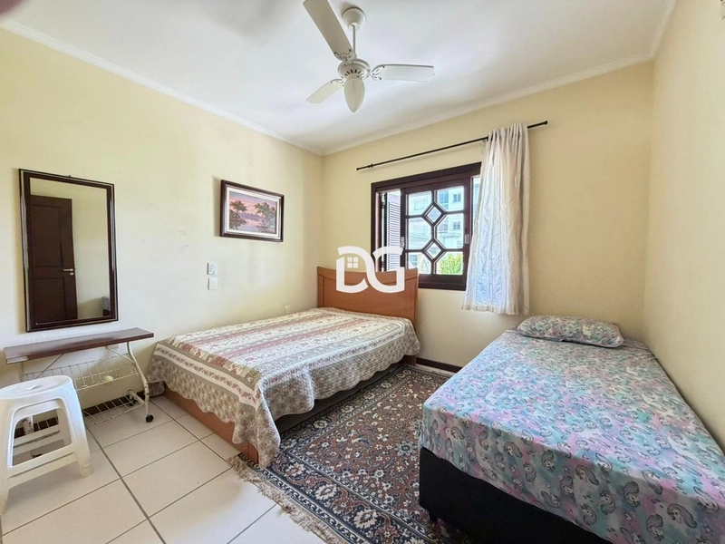 Ampla residência com living em dois ambientes, com 5 dorm.: 25ª foto da galeria de imagens do imóvel