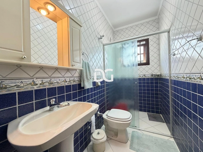 Ampla residência com living em dois ambientes, com 5 dorm.: 26ª foto da galeria de imagens do imóvel