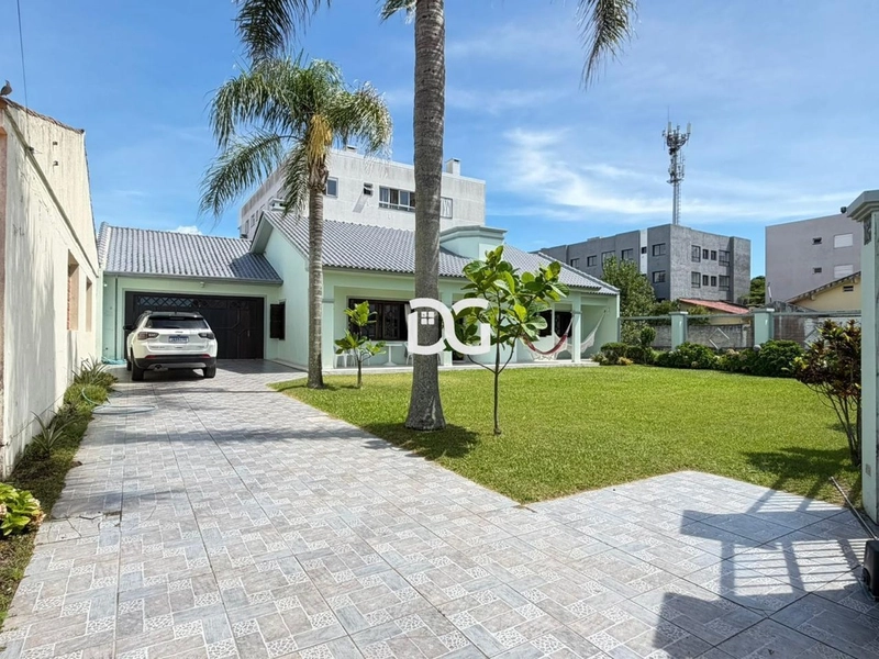 Ampla residência com living em dois ambientes, com 5 dorm.: 2ª foto da galeria de imagens do imóvel