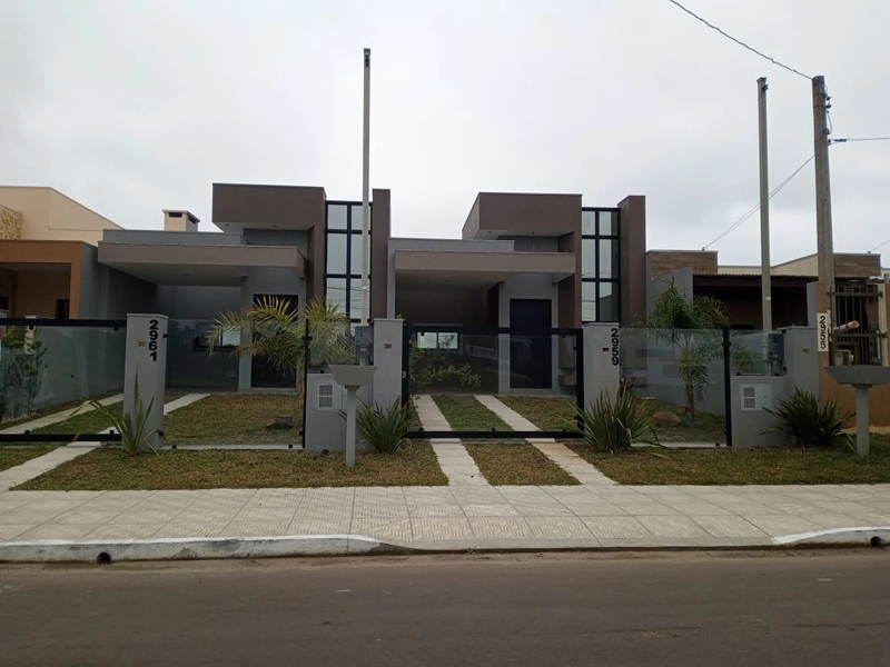 Casa sem mobília composta por 3 dormitórios