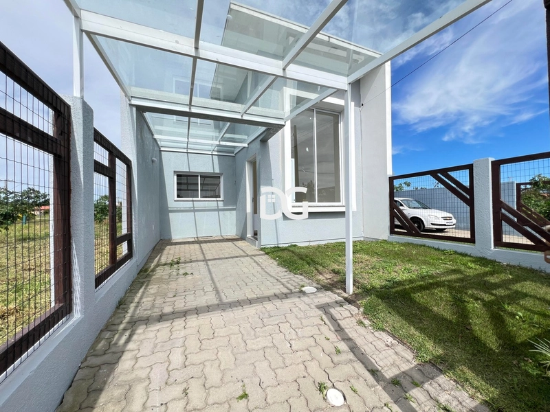 Casa encantadora possui 2 dormitórios sendo 1 suite: 2ª foto da galeria de imagens do imóvel