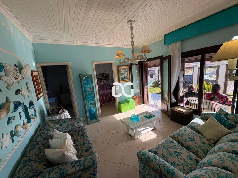 Casa espaçosa e bem distribuída, composta por 3 dormitórios: 4ª foto da galeria de imagens do imóvel