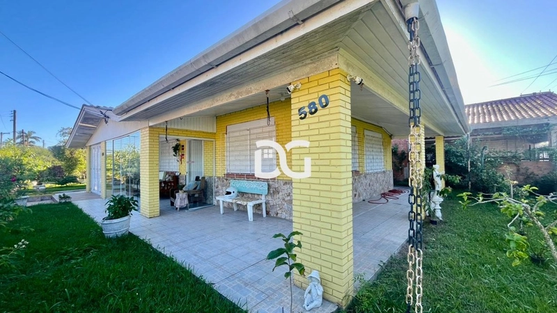 Casa ampla e bem localizada: 1ª foto da galeria de imagens do imóvel