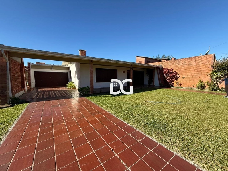 Casa aconchegante e completa, composta por 3 dormitórios: 1ª foto da galeria de imagens do imóvel