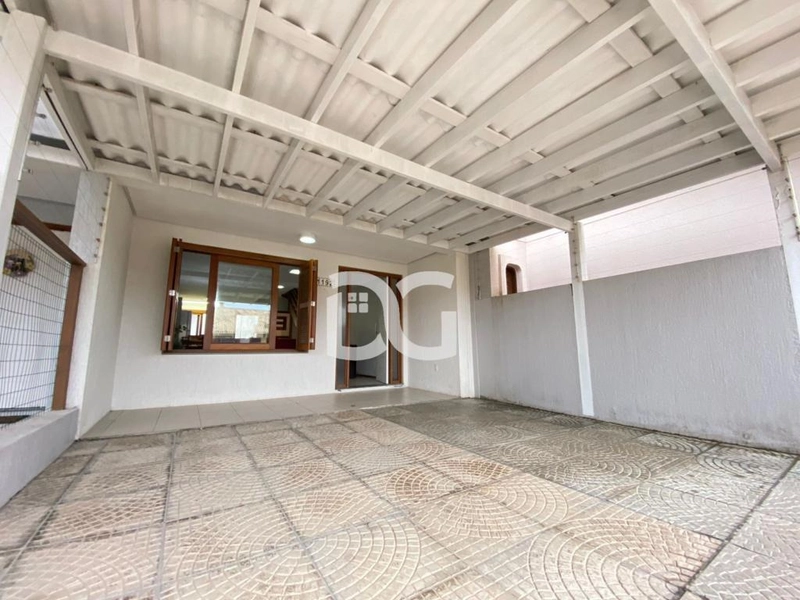Sobrado 3 dormitórios/suíte a poucos metros de distância do mar: 3ª foto da galeria de imagens do imóvel