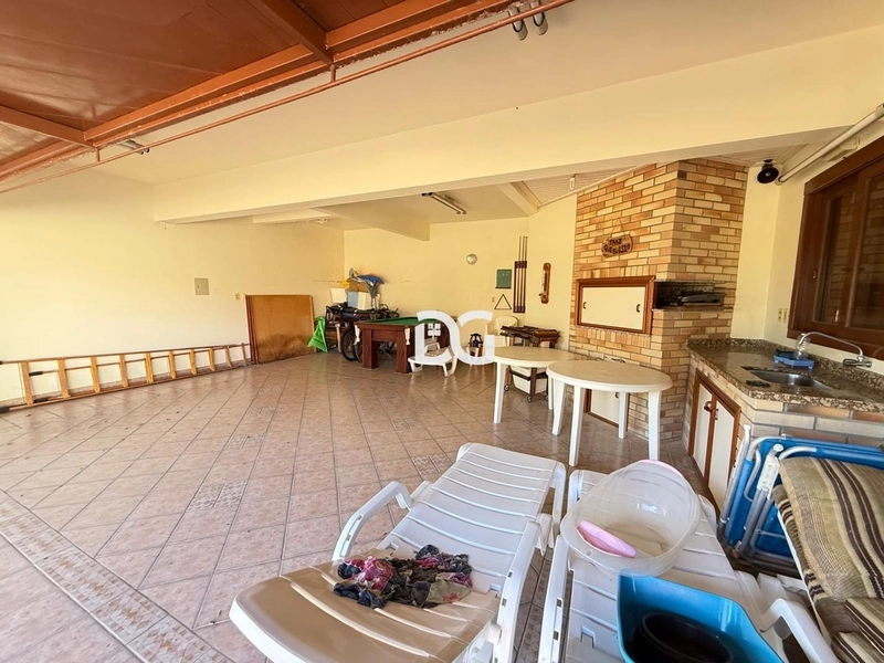 Terreno com quiosque e piscina: 5ª foto da galeria de imagens do imóvel