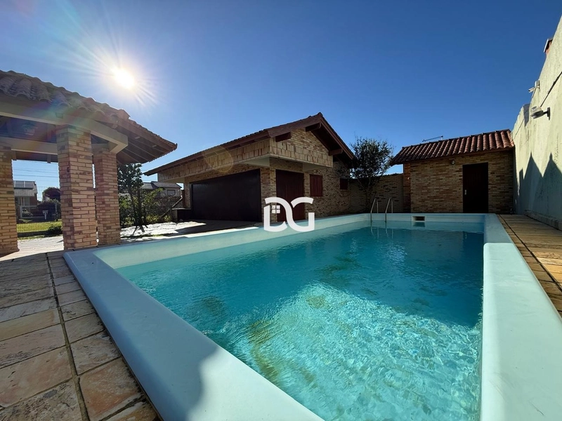 Terreno com quiosque e piscina: 2ª foto da galeria de imagens do imóvel
