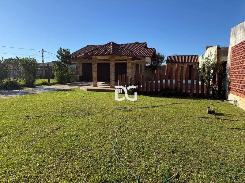 Terreno com quiosque e piscina: 4ª foto da galeria de imagens do imóvel