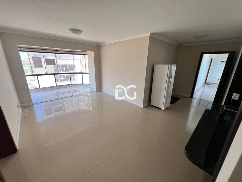 Apartamento de 3 dormitórios com sacada: 2ª foto da galeria de imagens do imóvel