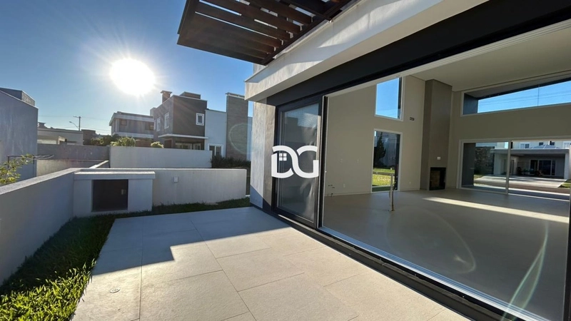 Casa em condomínio com arquitetura moderna e ambientes amplos: 12ª foto da galeria de imagens do imóvel