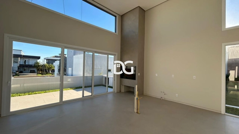 Casa em condomínio com arquitetura moderna e ambientes amplos: 8ª foto da galeria de imagens do imóvel
