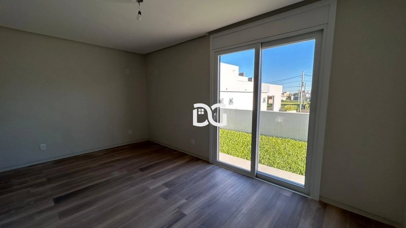 Casa em condomínio com arquitetura moderna e ambientes amplos: 16ª foto da galeria de imagens do imóvel