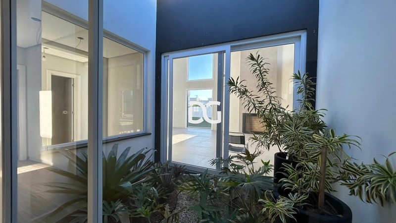 Casa em condomínio com arquitetura moderna e ambientes amplos: 21ª foto da galeria de imagens do imóvel
