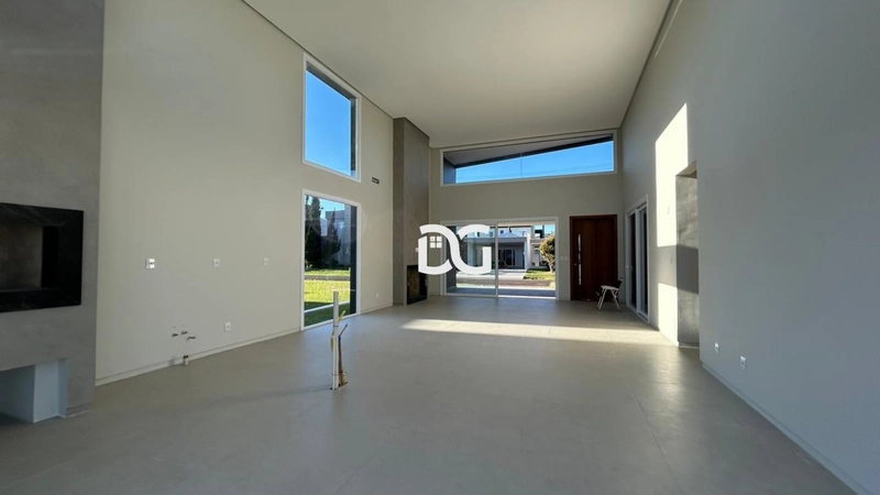 Casa em condomínio com arquitetura moderna e ambientes amplos: 9ª foto da galeria de imagens do imóvel