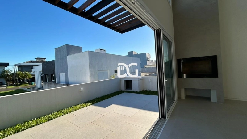 Casa em condomínio com arquitetura moderna e ambientes amplos: 11ª foto da galeria de imagens do imóvel