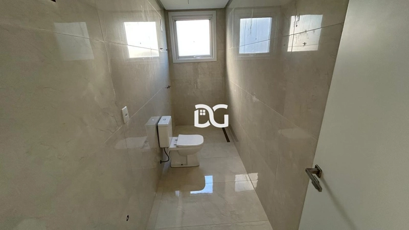 Casa em condomínio com arquitetura moderna e ambientes amplos: 27ª foto da galeria de imagens do imóvel