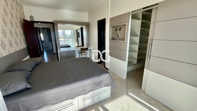 Casa ampla e aconchegante, composta por 4 dormitórios, sendo 2 suítes: 18ª foto da galeria de imagens do imóvel
