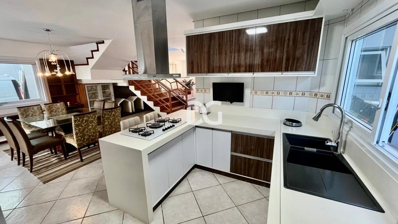 Casa ampla e aconchegante, composta por 4 dormitórios, sendo 2 suítes: 7ª foto da galeria de imagens do imóvel
