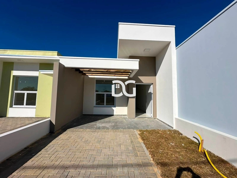 Casa ampla e bem distribuída, composta por 3 dormitórios