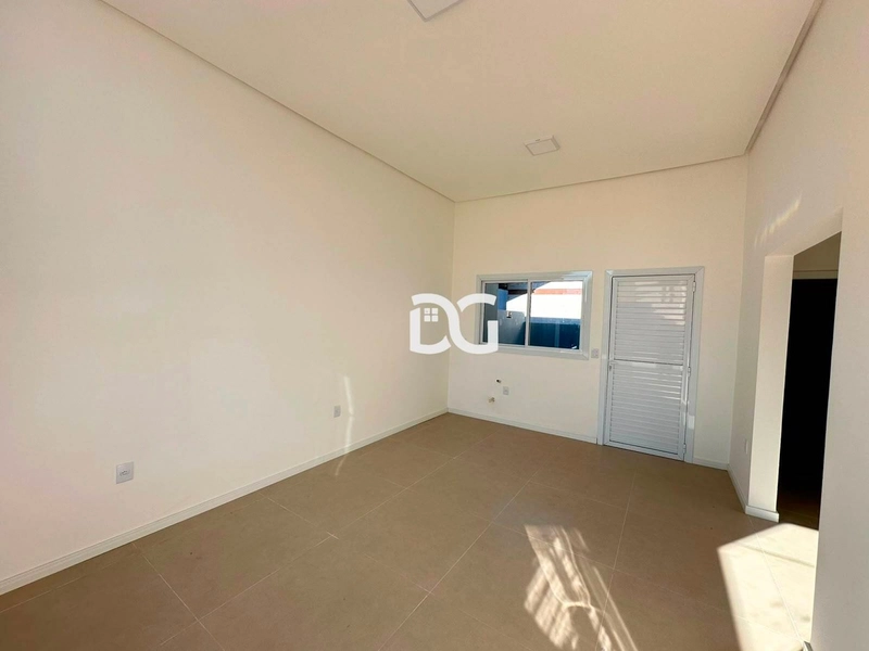 Casa ampla e bem distribuída, composta por 3 dormitórios: 6ª foto da galeria de imagens do imóvel