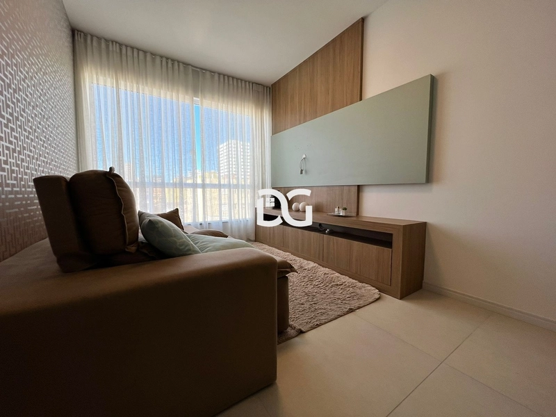 Apartamento elegante com sala de estar e jantar integradas: 3ª foto da galeria de imagens do imóvel