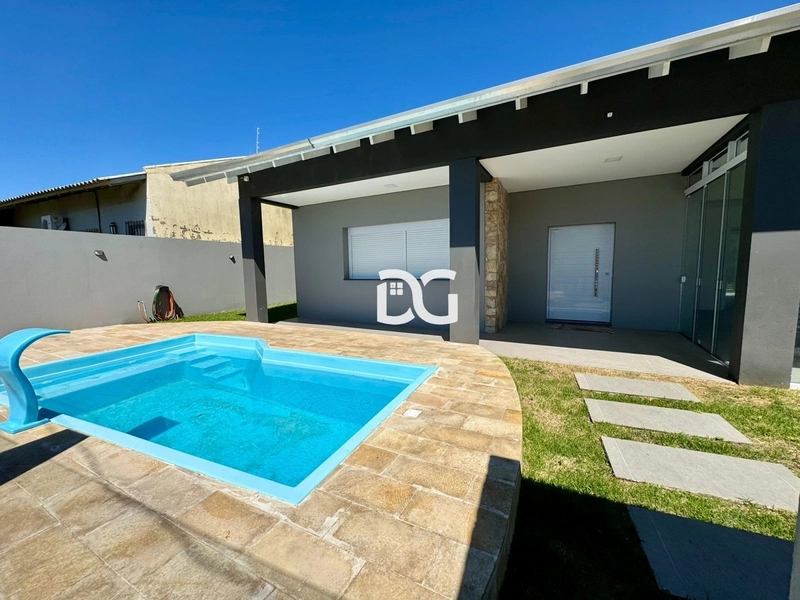 Excelente residência a apenas 200 metros do mar: 2ª foto da galeria de imagens do imóvel