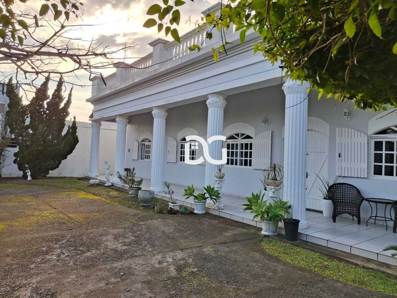 Casa ampla com 4 dormitórios, sendo 2 suítes: 1ª foto da galeria de imagens do imóvel