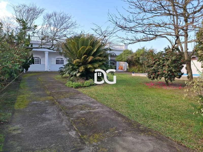 Casa ampla com 4 dormitórios, sendo 2 suítes: 3ª foto da galeria de imagens do imóvel